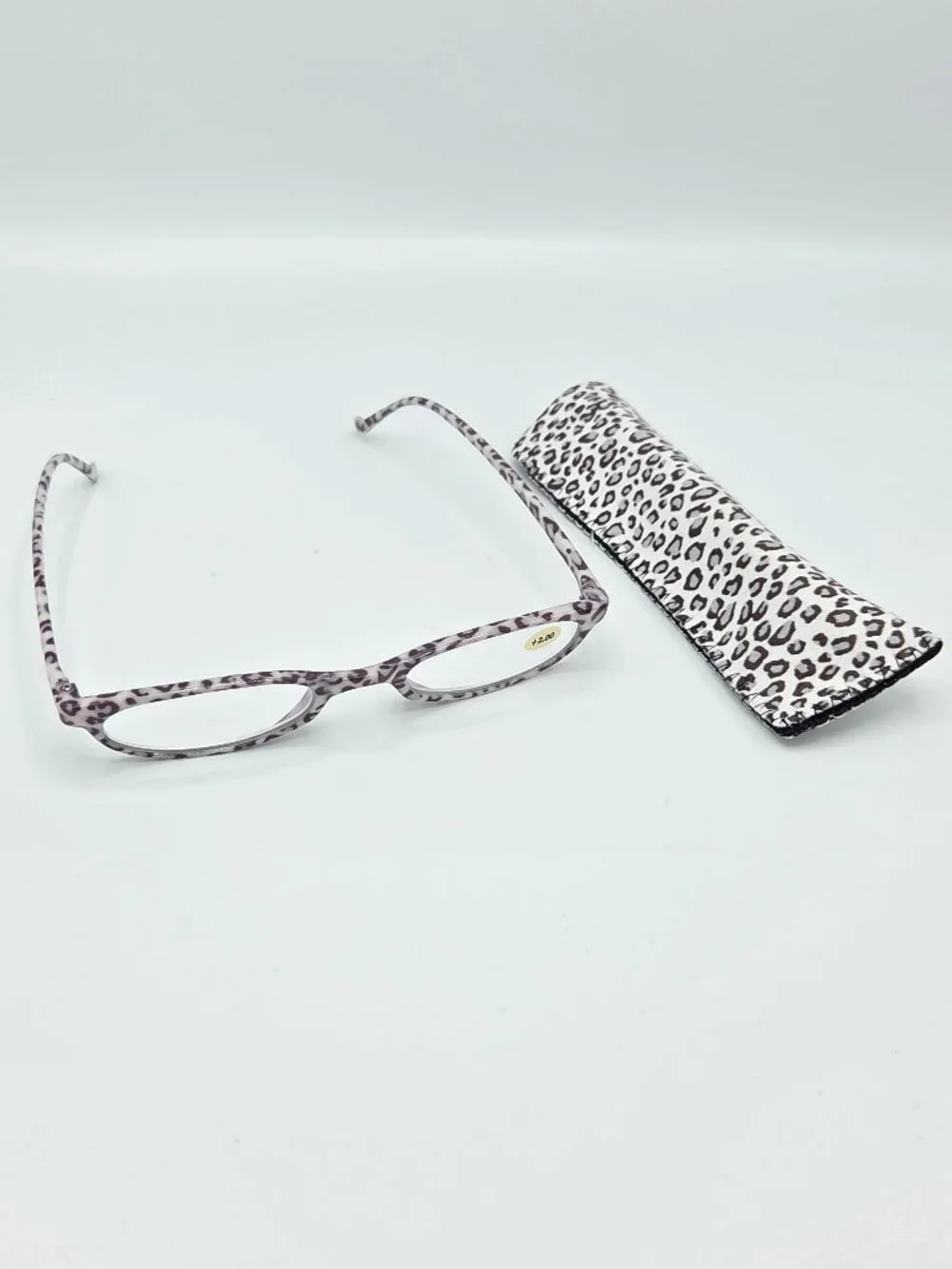 Reading Glasses with Matching Case - Grey & White Leopard Print +2.00